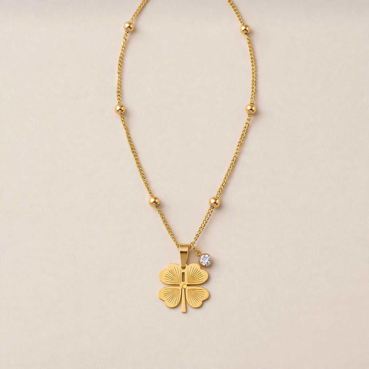Collar de Cadena Fina con Trébol